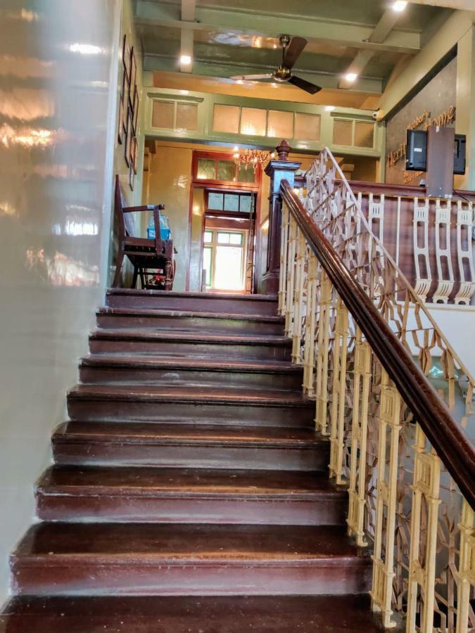 Hebbar'S Heritage Home Мумбаи Экстерьер фото